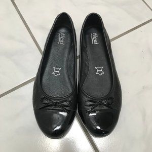 Black ballet-style flats
